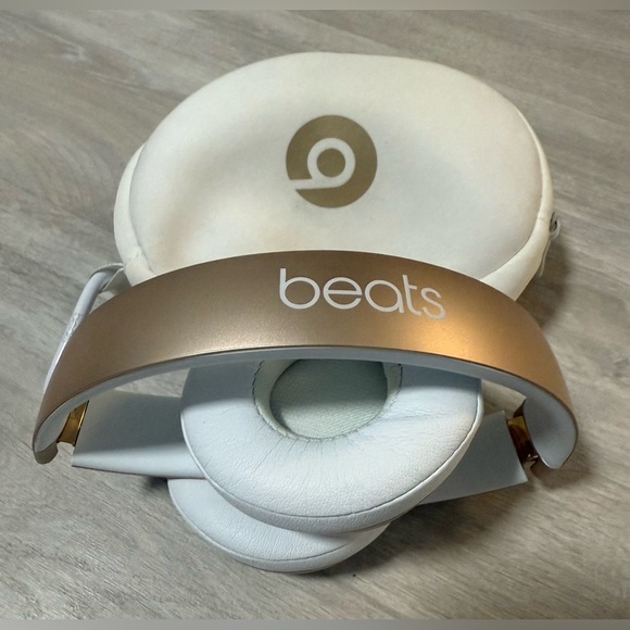 Beats by Dr. Dre Solo³ Wireless Headphones gold - Picture 11 of 16
